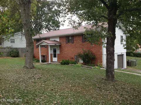 405 Smokey Mountain Dr, Maryville, TN 37801