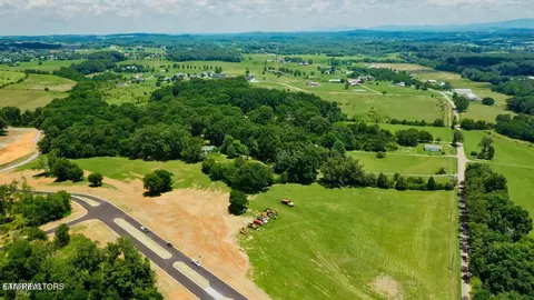935 Herbert Dr, Greenback, TN 37742 photo 8