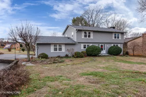 218 Jackson Hills Dr, Maryville, TN 37804