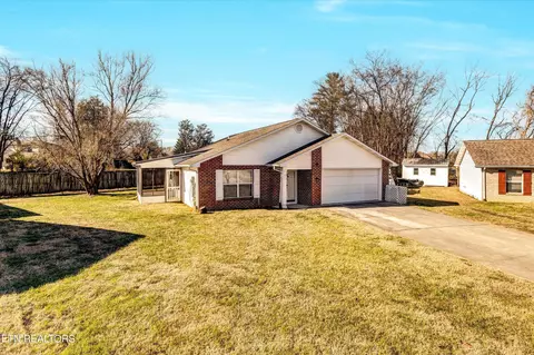 211 Paramount Cir, Maryville, TN 37804