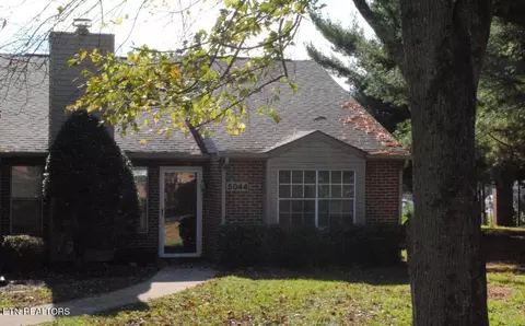 5044 Griffins Gate Ln, Knoxville, TN 37912