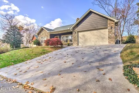 333 Saddleback Way, Sevierville, TN 37862 photo 2