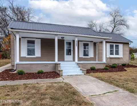 3705 Martel Rd, Lenoir City, TN 37772