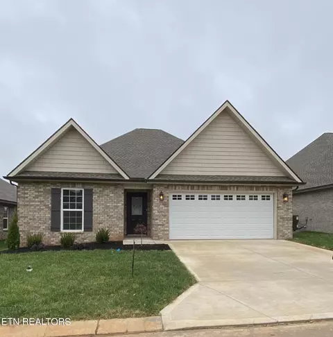 265 Sand Hills Dr, Maryville, TN 37801