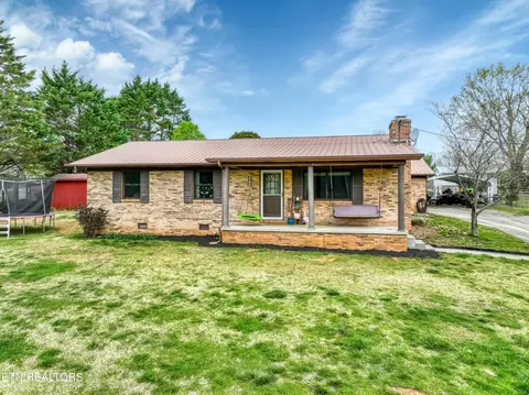 2132 Colonial Cir, Maryville, TN 37803