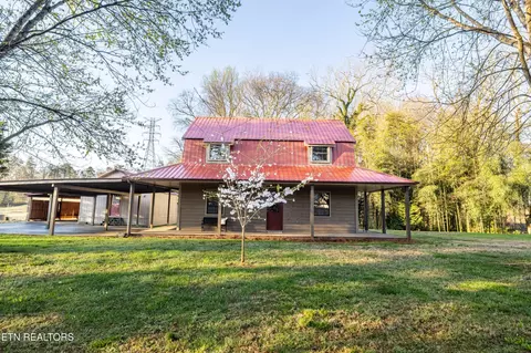 2943 Samples Rd, Louisville, TN 37777