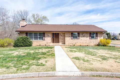 510 Lynn Cir, Maryville, TN 37803