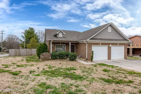 530 Merritt Rd, Maryville, TN 37804