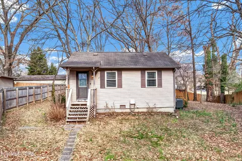 214 Pinecrest Cir, Maryville, TN 37803
