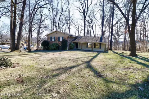 2213 Chesterfield Dr, Maryville, TN 37803
