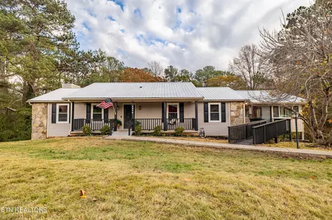 1484 Hillvale Rd, Louisville, TN 37777