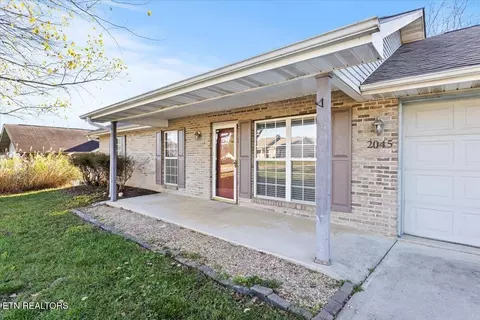 2045 Southern Oaks Dr, Maryville, TN 37801