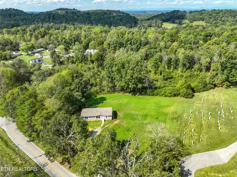 3080 Miser School Rd, Friendsville, TN 37737