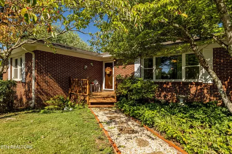 2229 Ridgecrest Dr, Maryville, TN 37803