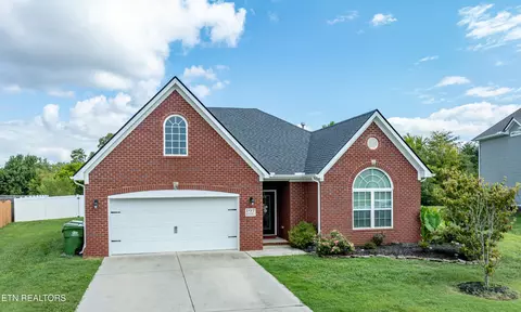 107 Beckwood Ln, Maryville, TN 37801