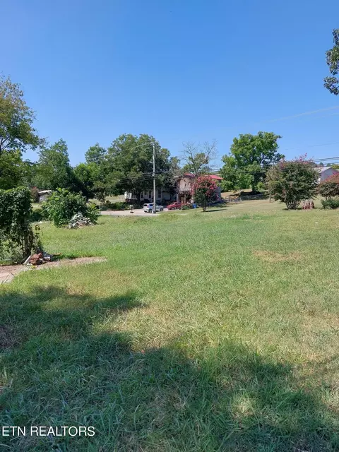 1725 Middlesettlements Rd, Maryville, TN 37801