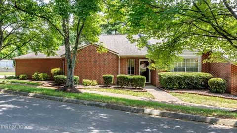 5000 Griffins Gate Ln, Knoxville, TN 37912