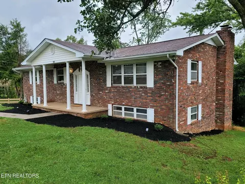 201 Melbourne Dr, Maryville, TN 37804