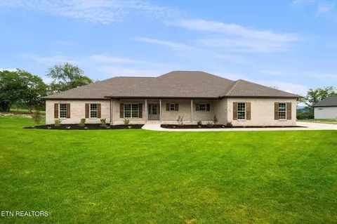 218 Charlie Ln, Maryville, TN 37804