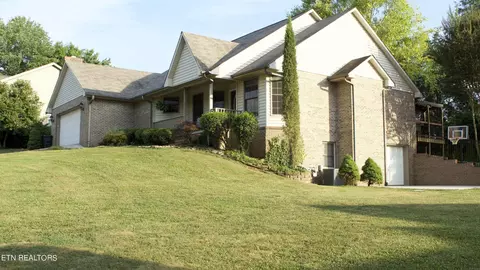927 Sugarwood Dr, Maryville, TN 37803