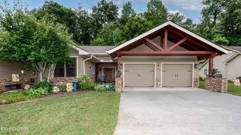 211 Bishops Cap Cir, Townsend, TN 37882