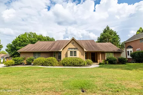 1728 Westcliff Dr, Maryville, TN 37803