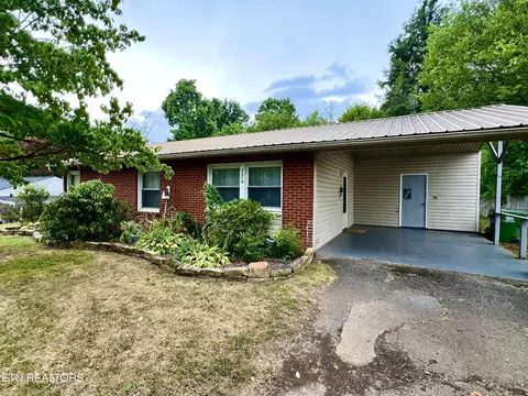 2210 Compton Dr, Maryville, TN 37804