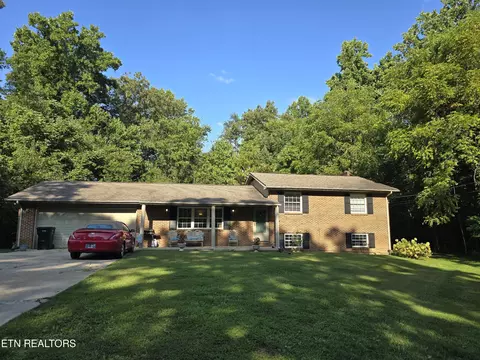 1330 Pinehurst Rd, Knoxville, TN 37920
