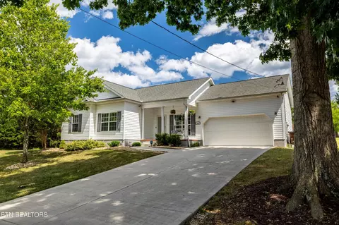 704 Centeroak Dr, Knoxville, TN 37920