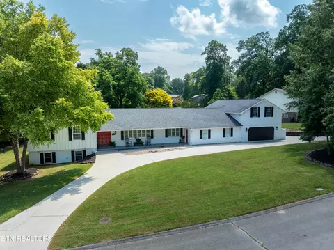 2210 Canterbury Cir, Maryville, TN 37803