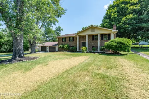 104 Chaucer Cir, Maryville, TN 37803