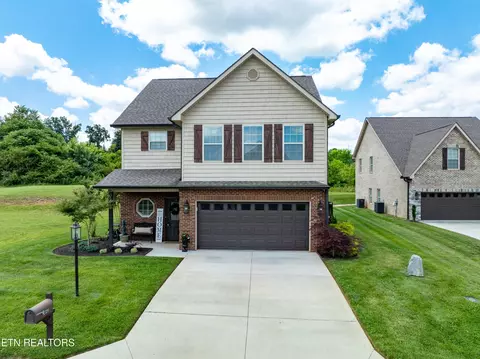 2320 Torrey Pines Dr, Maryville, TN 37801