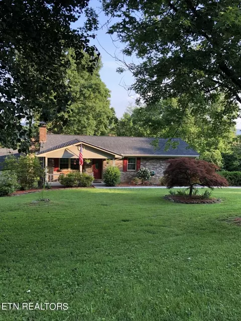 2651 Karenwood Dr, Maryville, TN 37804