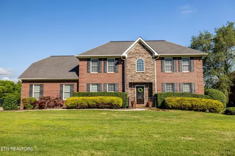 2223 Rockingham Dr, Maryville, TN 37803