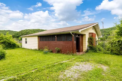 602 Walker Ave, Oliver Springs, TN 37840
