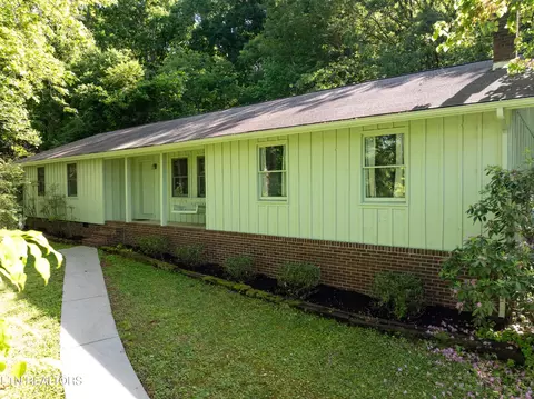 1523 Shadowood Dr, Maryville, TN 37803
