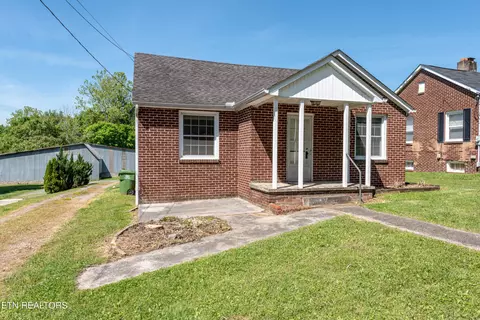 907 Montvale Rd, Maryville, TN 37803