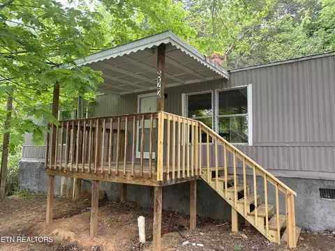 822 Kerr St, Dandridge, TN 37725