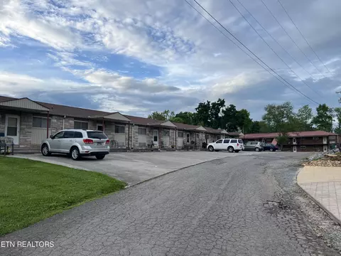 107 Garrett Ln, Maryville, TN 37804