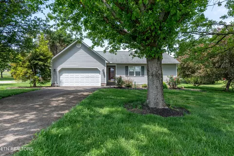4255 Paradise Hills Dr, Maryville, TN 37804