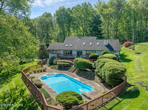 1040 Chula Vista Dr, Friendsville, TN 37737