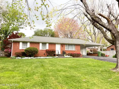 1417 Parkside Dr, Maryville, TN 37803