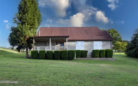232 Lenz Dr, Kodak, TN 37764