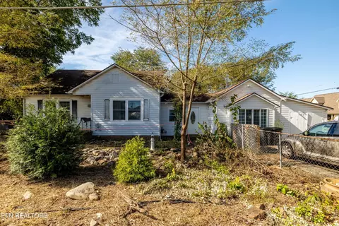 1027 Harrisdale St, Maryville, TN 37801