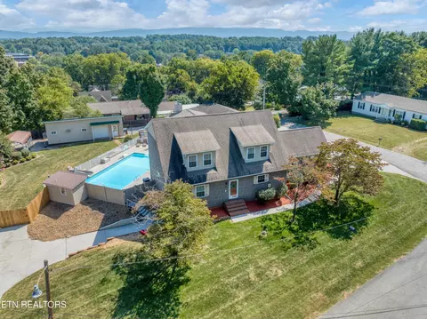 912 Sterling Ave, Maryville, TN 37803