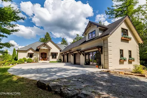 2548 Elks Point Dr, Walland, TN 37886