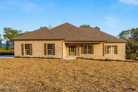 226 Charlie Ln, Maryville, TN 37804