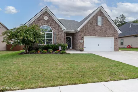 4868 Masters Dr, Maryville, TN 37801