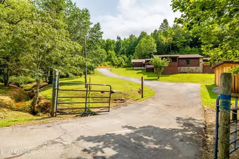 3917 Allegheny Loop Rd, Maryville, TN 37803