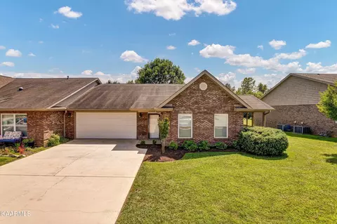 2742 Waters Place Dr, Maryville, TN 37803